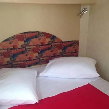 Апартаменты With Parking Space Grebastica, - 23339 Шибеник