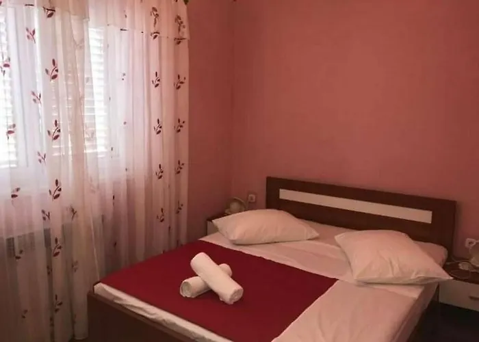 With Parking Space Grebastica, - 23339 Apartman Sibenik